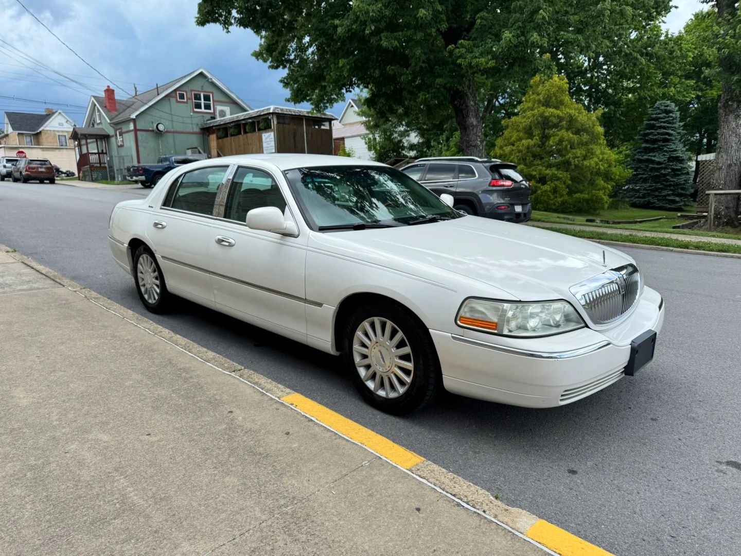 lincoln town car 2003 1LNHM82W33Y640812 image lincoln town car 2003 1LNHM82W33Y640812 image